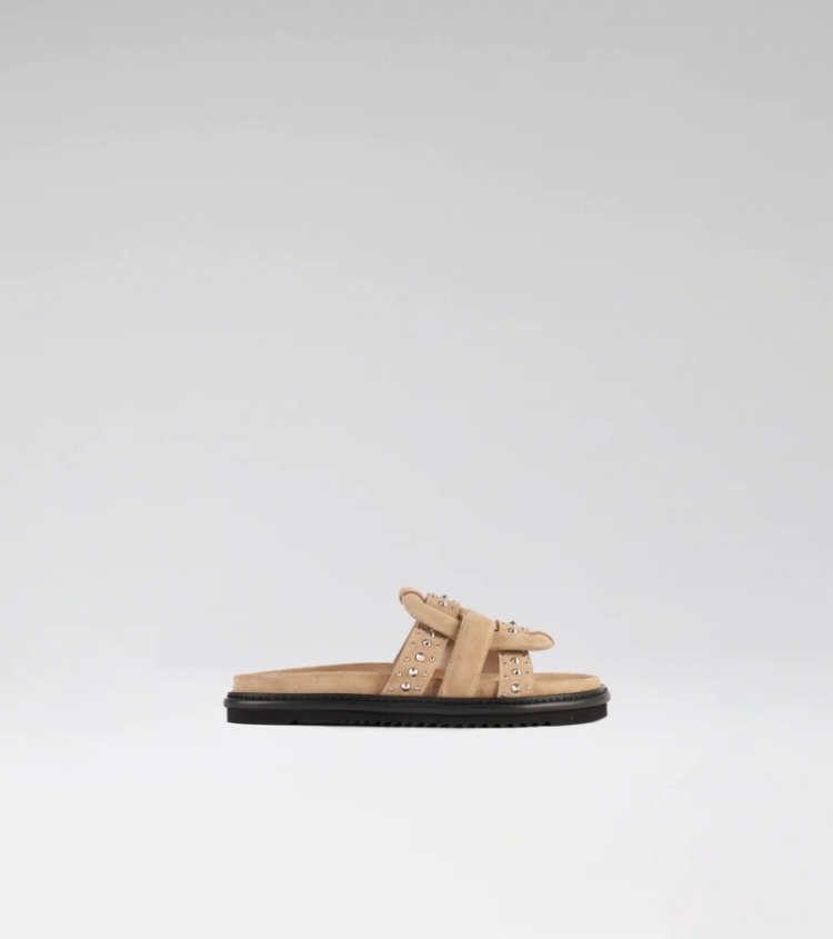  SAND + STUDS