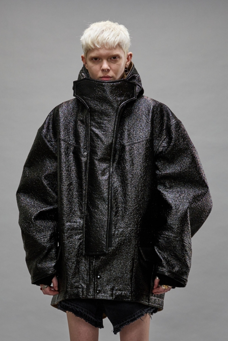 OVERSIZED PARKA SHINY BLACK