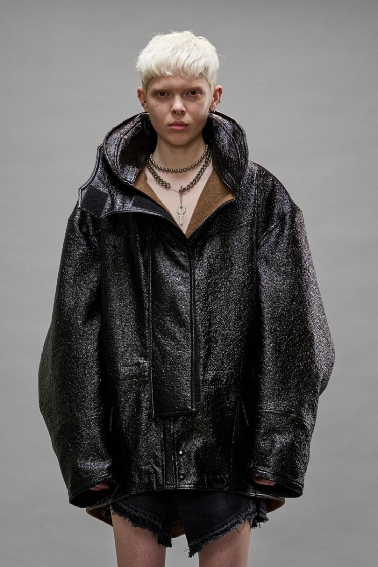 OVERSIZED PARKA SHINY BLACK