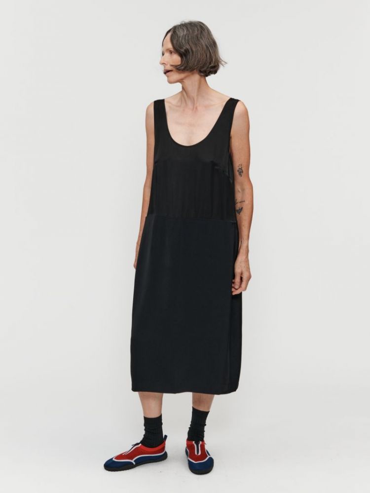 WEIGHTED SCOOP DRESS - JET