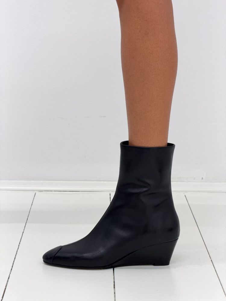MIA - Black