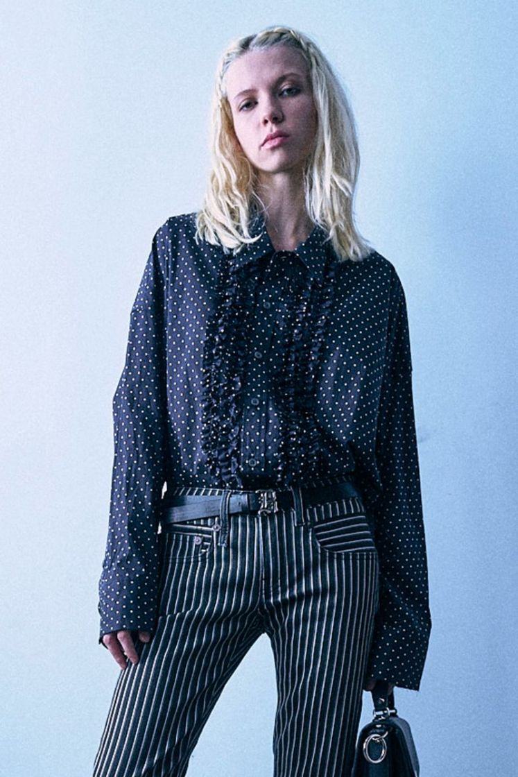 SHREDDED SEAM RUFFLE - BLACK AND WHI